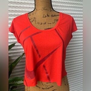 Nike t shirt for the gym or relaxing. Great condition!